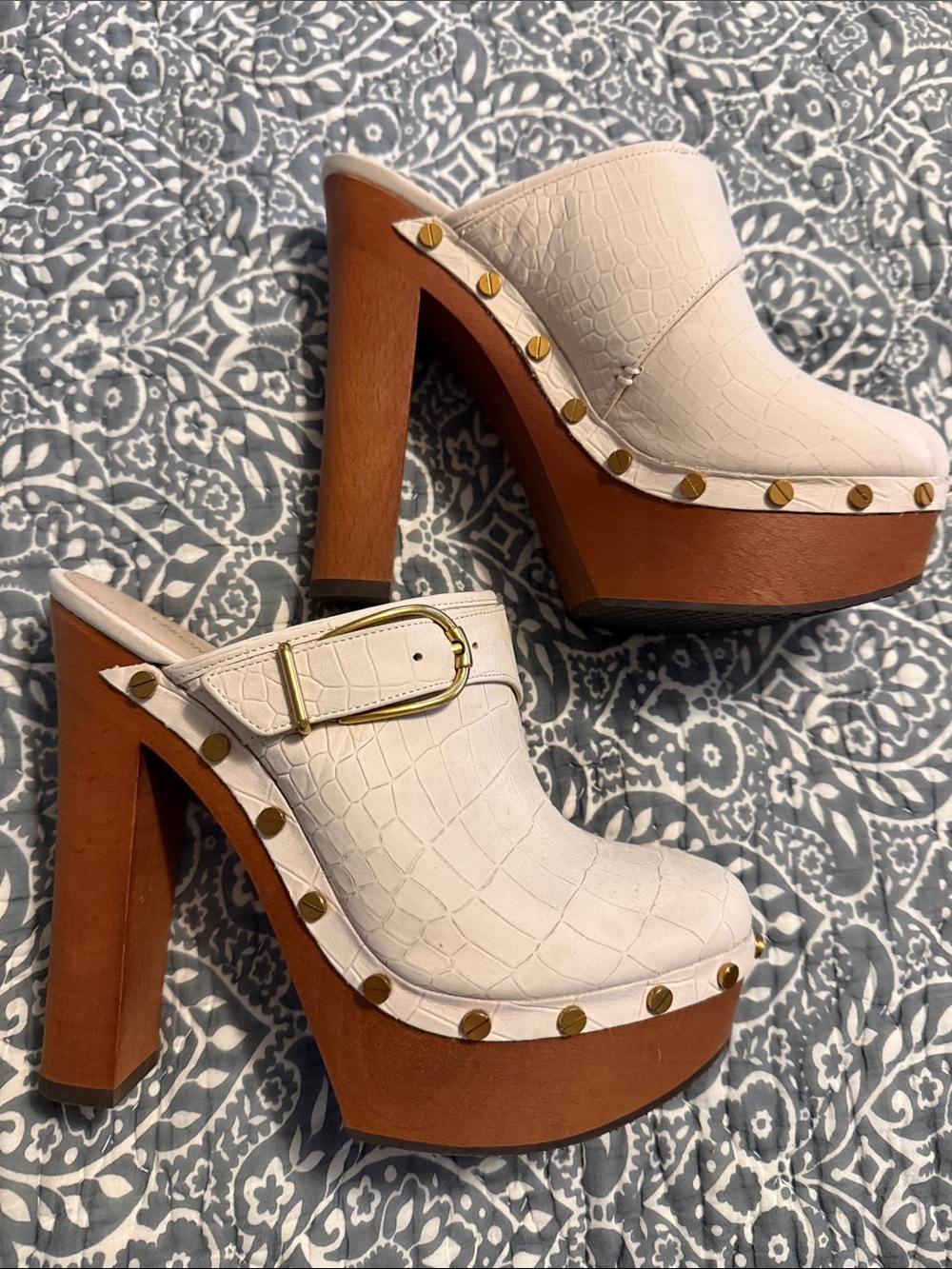 Veronica Beard Alek Clog Croc-Embossed Ivory Leathet size 7